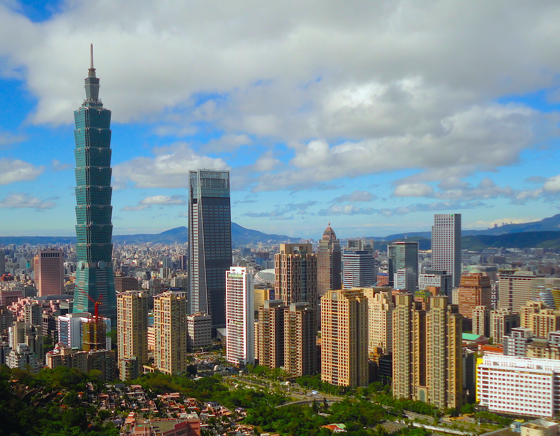 Gedung pemerintahan dan cakrawala kota Taipei, Taiwan