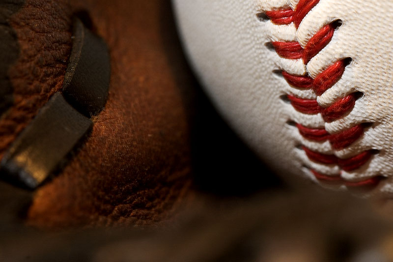 Bola dan sarung tangan bisbol, simbol perjalanan karier Ho Hua MLB Taiwan