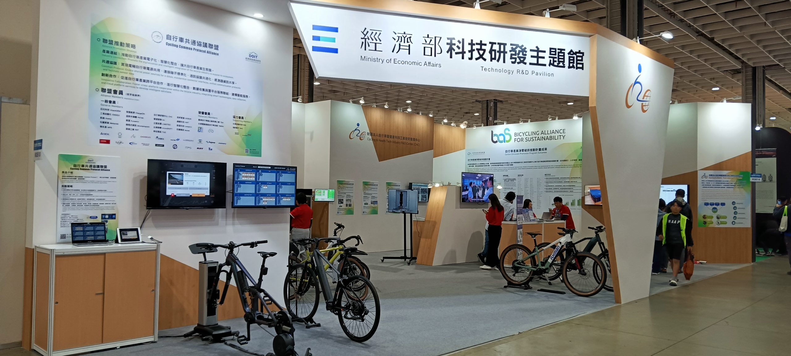 Pameran inovasi teknologi industri Taiwan yang turut menampilkan riset robotika