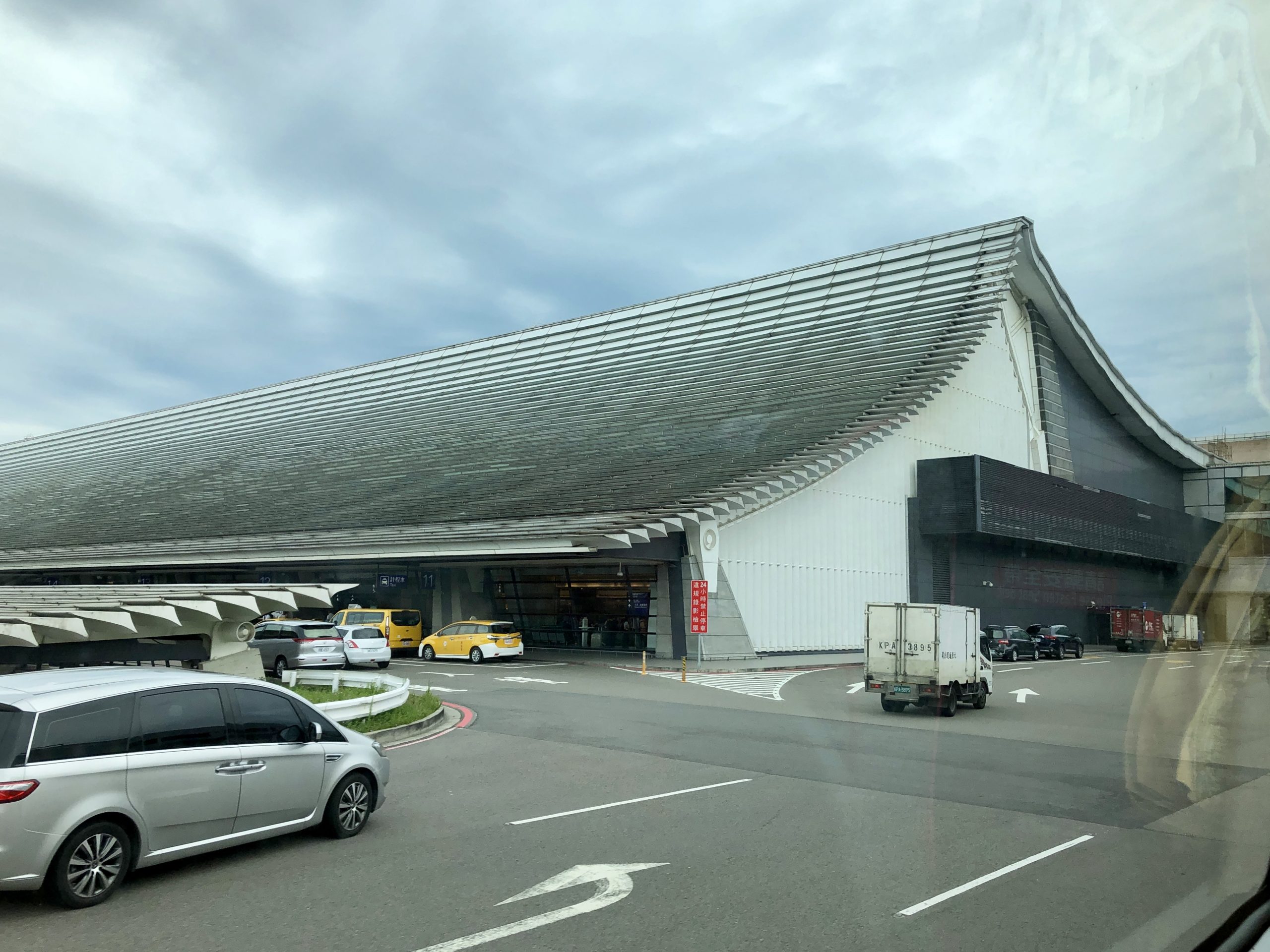Terminal 1 Bandara Taoyuan Taiwan yang melayani rekor 25,78 juta penumpang paruh pertama 2026